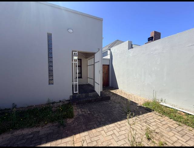 3 BEDROOM FREESTANDING TO LET IN MILL PARK